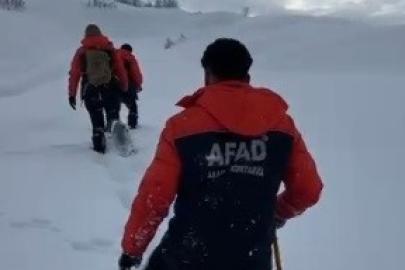AFAD yoğun kar altında 4 saat yürüyerek aileye ulaştı, ihbar sahte çıktı
