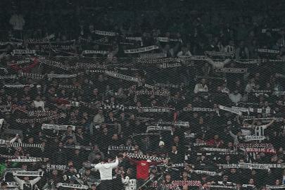 Beşiktaş taraftarından yönetime protesto!