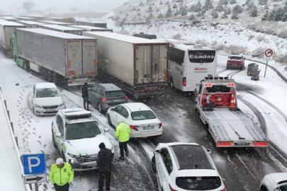 Erzincan'da tipi etkisini artırdı! Kar nedeniyle TIR'ların geçişine izin verilmiyor