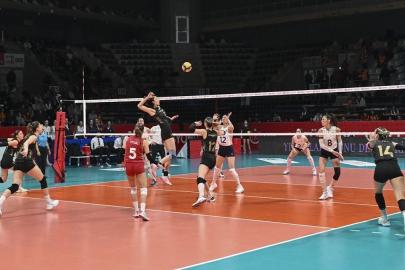 Galatasaray, İlbank'a set vermedi