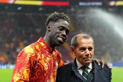Galatasaray'da Davinson Sanchez'e plaket verildi