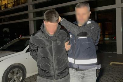 Kafe müdürü müşterileri rahatsız ettiği öne sürülen 4 kişiyi vurdu