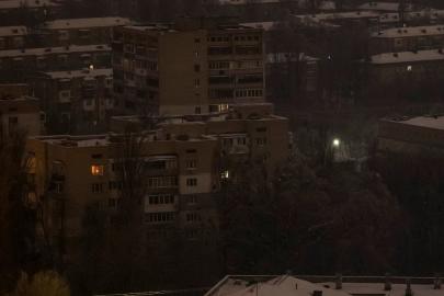 Kızılhaç: Kiev'de 200 bine yakın kişi elektrik ve ısınmadan mahrum