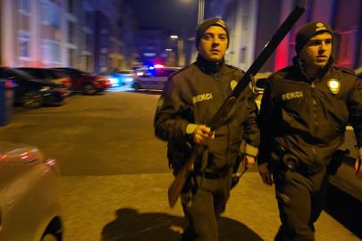 Kızının erkek arkadaşını av tüfeğiyle vurdu