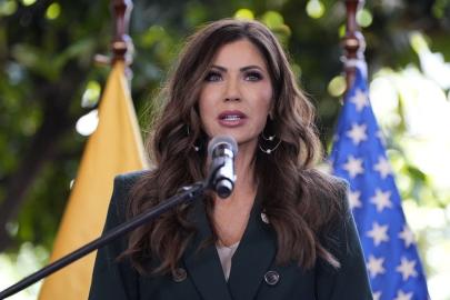 Kristi Noem: 10 binden fazla düzensiz göçmen gözaltına alındı