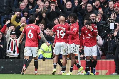 Manchester United, Manchester City'yi devirdi