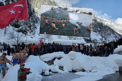 Rize'de titreten şenlik. Buz gibi suda yüzdüler
