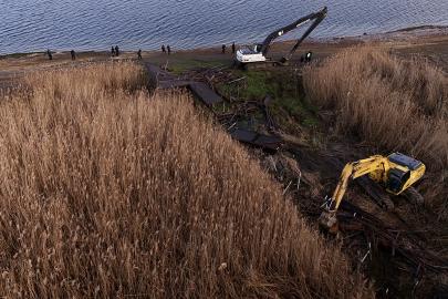 Sapanca Gölü kıyısındaki kaçak yapılar yıkıldı