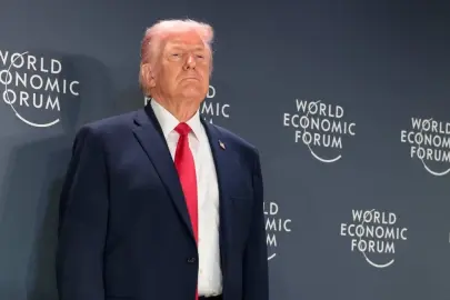 Trump, ABD'nin Grönland planına karşı çıkan ülkelere getirdiği ek vergiden vazgeçti