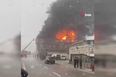 Tuzla'da çakmak fabrikasında yangın. Gökyüzünü siyah dumanlar kapladı