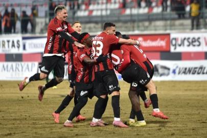 Vanspor FK, Iğdır FK karşısında 3 golle güldü