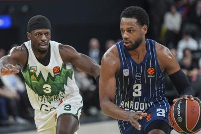 Anadolu Efes, Zalgiris'i devirdi