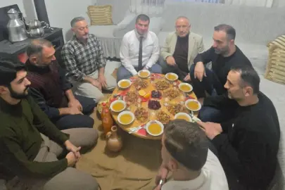 Artvin'de AK Parti İl Başkanı Aydemir, bir vatandaşın evinde iftar yaptı