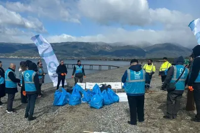 Balıkesir’de Altınkum sahilinde anlamlı temizlik