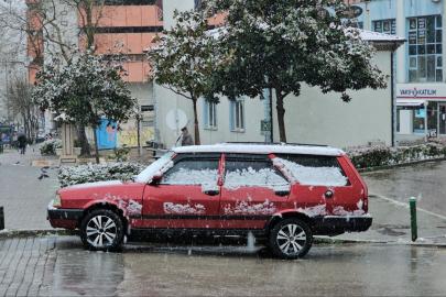 Bursa’da kar sürprizi: Kent beyaza büründü