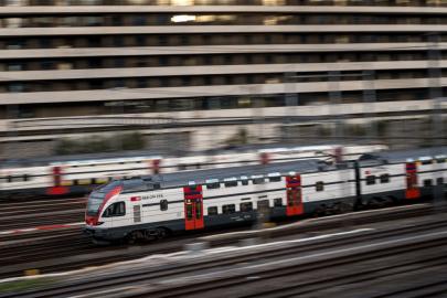 Çığ İsviçre'de treni raydan çıkardı