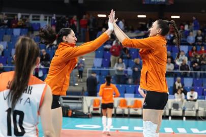 Eczacıbaşı, Numia Vero Volley'e şans tanımadı