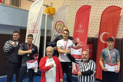 Elazığ’a bilek güreşinde 4 madalya