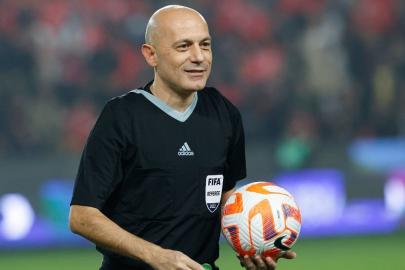 FIFA'dan Cüneyt Çakır'a görev: 2026 Dünya Kupası'nda yer alacak