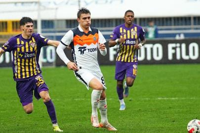 Kazımcan Karataş, Başakşehir'de ilk maçına çıktı