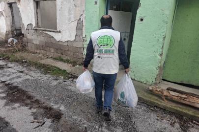 Kütahya Umut Kervanı'ndan onlarca aileye Ramazan yardımı