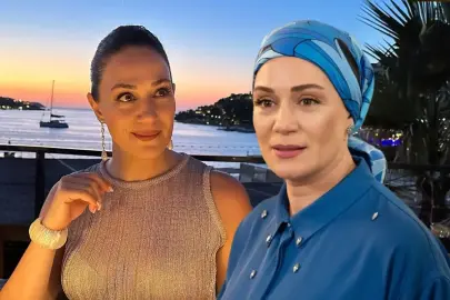 Özge Borak yeni yaşını mayolu pozlarıyla karşıladı