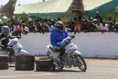 Senegal’de 'Jakarta' motor taksileri ralli pistinde yarıştı
