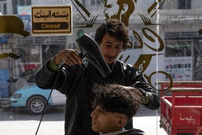 Taliban’dan berber denetimi. Sakalını kısa kesenler gözaltına alınıyor