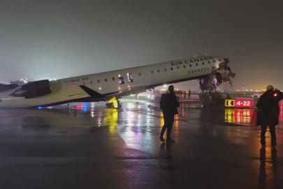 ABD'de havaalanı faciası. Uçakla itfaiye aracı çarpıştı