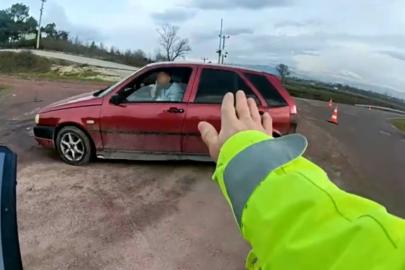 Aranması olan sürücü hem kaçtı hem de iftira attı