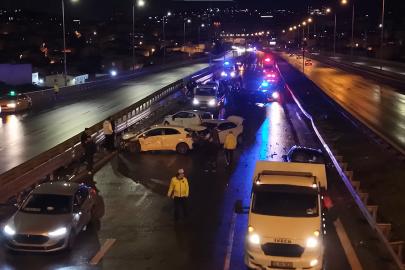 Ataşehir'de 8 araç birbirine girdi, yardım için duranlar da kazaya karıştı
