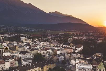 Avusturya'da Türk aileye ırkçı saldırı. Kapılarına domuz kafası bırakıldı