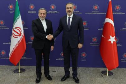 Bakan Fidan İranlı mevkidaşı Arakçi'yle görüştü