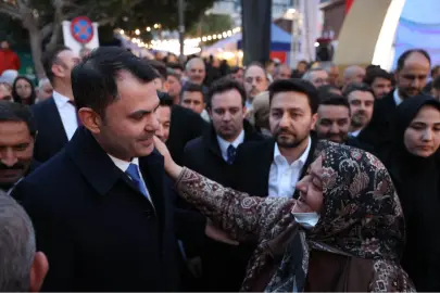 Bakan Kurum sokak iftarında