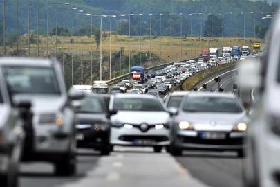 Bayram trafiğinde dikkat. Şehir içi 5 şehir dışı 10 kilometre. Yeni cezalar yürürlükte, radarlar çalışıyor