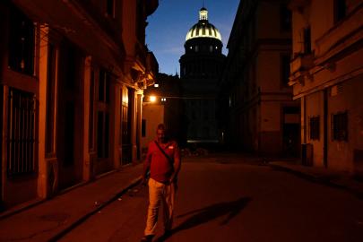 Bir dönemin ilham kaynağıydı, yapayalnız kaldı. Küba boğulmaya terk edildi