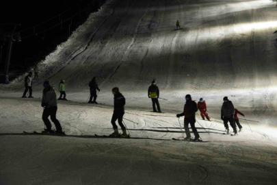 Bitlis’te iftar sonrası kayak keyfi