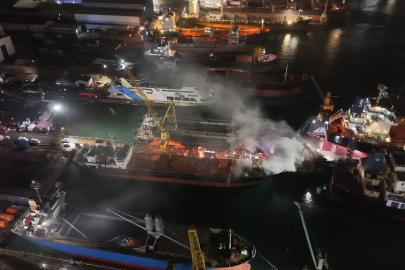 İstanbul'da 120 metrelik gemide yangın