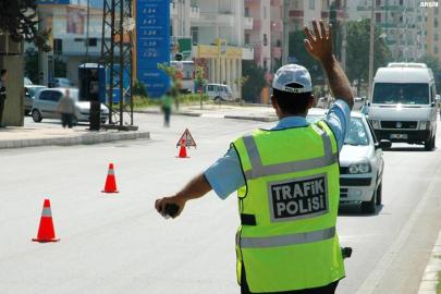 İzmir’de bir haftada yaklaşık 30 bin sürücüye trafik cezası
