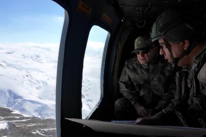 Kara Kuvvetleri Komutanı Metin Tokel İran sınırında