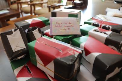 Kendileri küçük yürekleri kocaman: Öğrenciler kumbaralarını Gazze'ye bağışladı