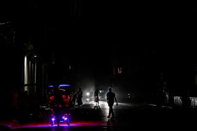 Küba'da 10 milyon kişi yine karanlıkta