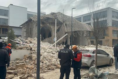 Malatya'da restorasyonu yapılan tarihi camide çökme: Bir yaralı