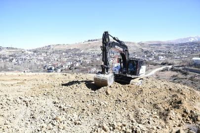 Malatya'nın kırsal mahallesinde yeni yol çalışması
