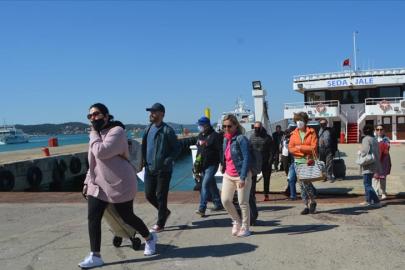 Midilli'de Yunan çiftçilerden protesto. Türk yolcular adada mahsur kaldı
