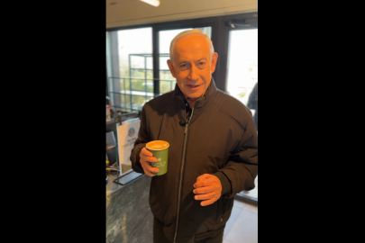 Netanyahu, "öldü" iddialarına karşı sosyal medyadan video paylaştı