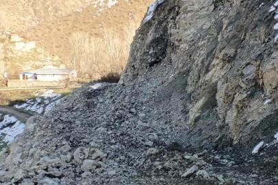 Pervari’de heyelan nedeniyle köy yolu ulaşıma kapandı
