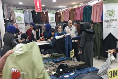 Şanlıurfa’da yüzlerce çocuğa bayramlık giyim yardımı