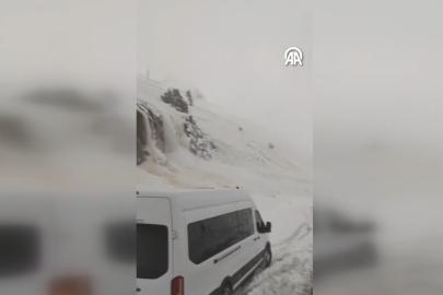 Şırnak-Hakkari kara yoluna çığ düştü