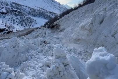 Şırnak–Hakkari yolu çığ sonrası yeniden ulaşıma açıldı